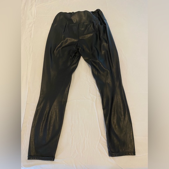 Aritzia - Daria Pant -Black - size small - Picture 2 of 4